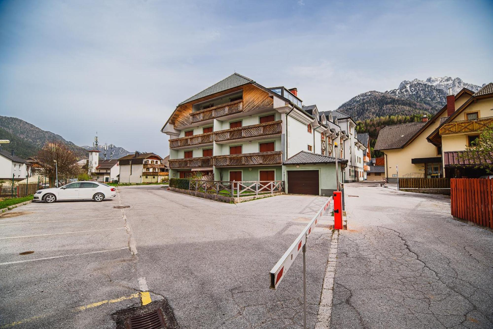 Apartments Slavec With Free Onsite Parking クランスカゴーラ エクステリア 写真
